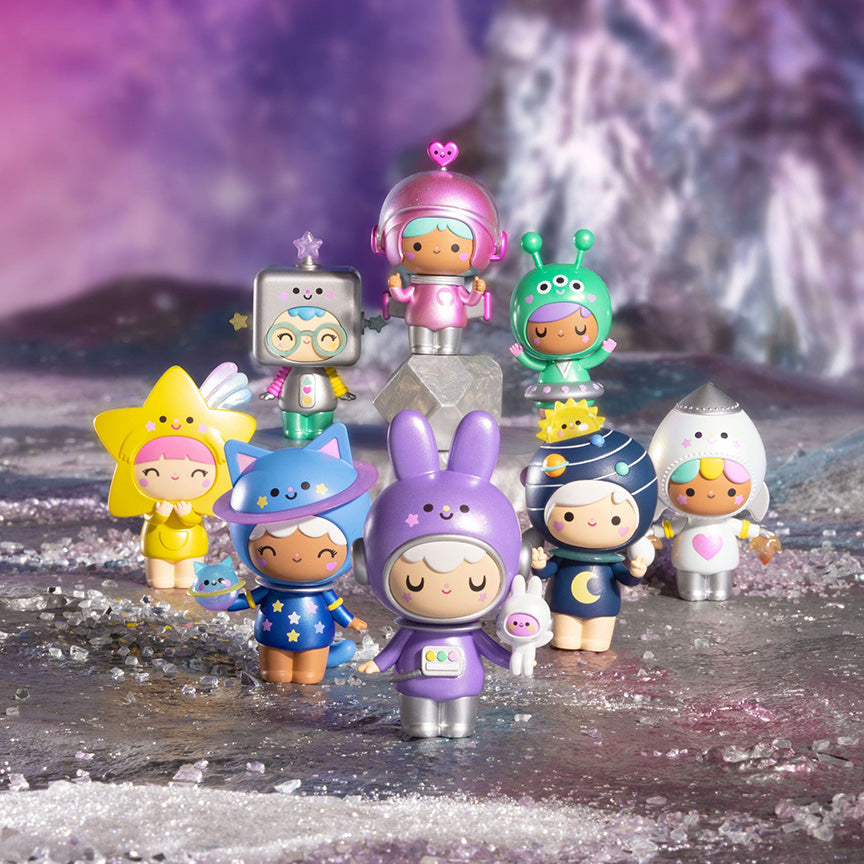 Picture of nine varying designs possible in blind box. All characters are space themed with designs like stars, robots, aliens, and more. Characters are on a planet-like background.